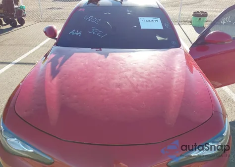 2018 Alfa Romeo Giulia Awd z USA, uszkodzony, nr VIN ZARFAEDNXJ7571486